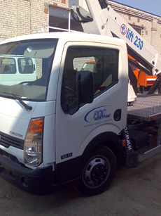 Итальянская автовышка CTE на шасси Nissan Cabstar